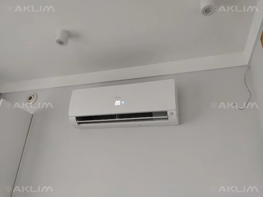 Instalacja klimatyzacji Multi Split jednostka wewnętrzna Flexis