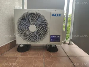 Montaż klimatyzacji do domu AUX Halo Deluxe jednostka zewnętrzna